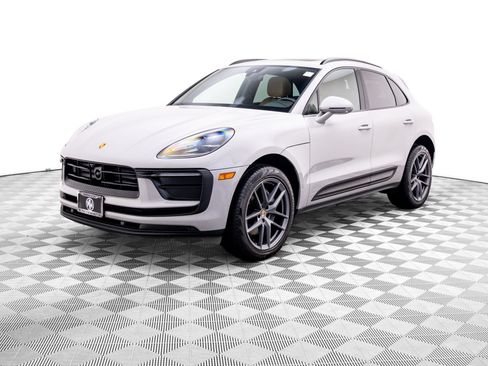 Used 2023 Porsche Macan AWD/4WD image 1