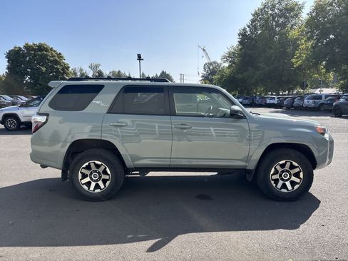 Used 2022 Toyota 4Runner TRD Off-Road AWD/4WD image 4