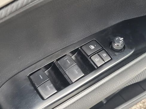 Used 2025 Toyota Camry SE FWD image 11