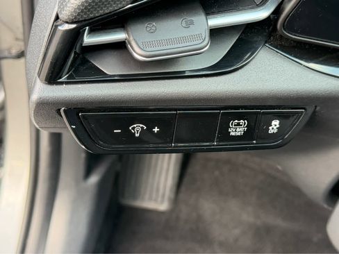 Used 2023 Kia Niro EX image 23