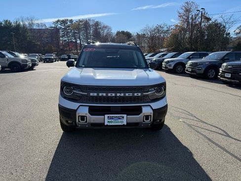 Used 2025 Ford Bronco Sport Badlands image 8