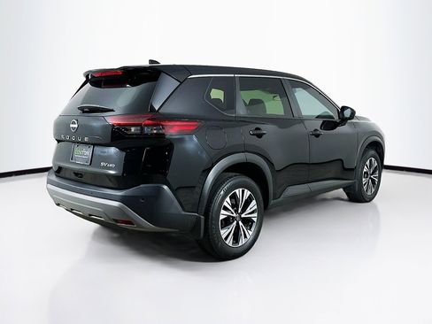 Used 2023 Nissan Rogue SV image 9