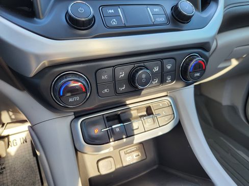 Used 2021 GMC Acadia SLT w/ Technology Package image 25