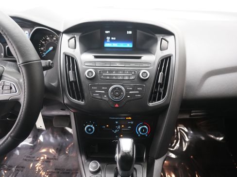 Used 2015 Ford Focus SE FWD image 11