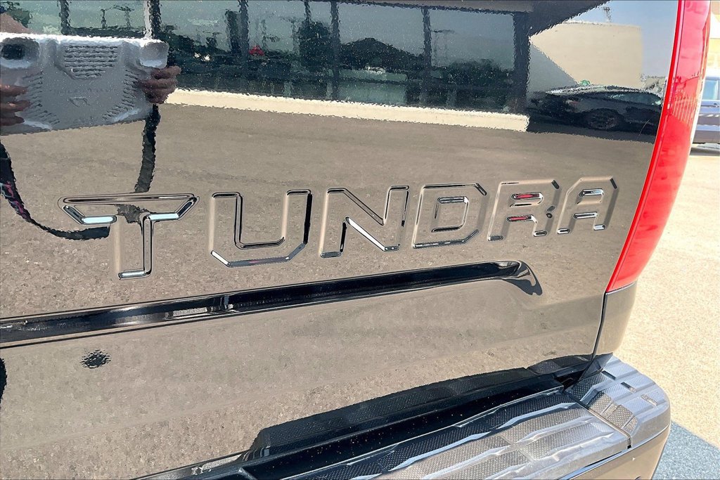 Used 2018 Toyota Tundra Limited w/ Limited Premium Package AWD/4WD image 8