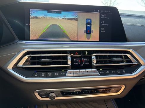 Used 2022 BMW X7 M50i image 17