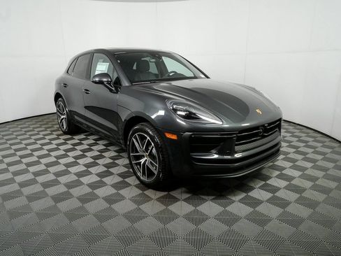 Certified 2026 Porsche Macan AWD/4WD image 28