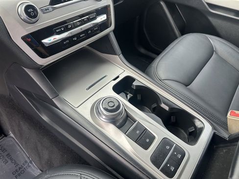 Used 2022 Ford Explorer XLT image 15