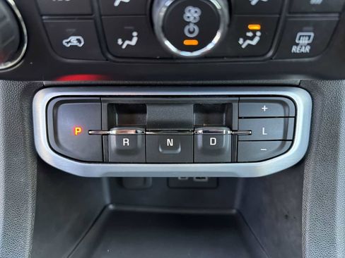 Certified 2021 GMC Acadia SLT w/ Preferred Package AWD/4WD image 16