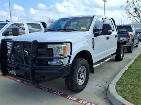 Used 2017 Ford F250 XL w/ Power Equipment Group image 4