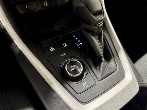 Used 2024 Toyota RAV4 LE image 21