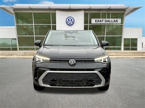 Certified 2025 Volkswagen Taos SE image 7