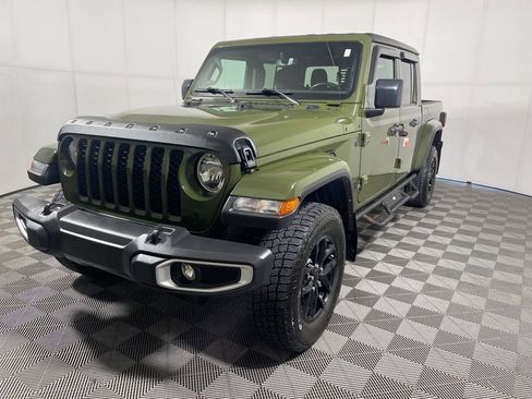 Used 2023 Jeep Gladiator Sport AWD/4WD image 3