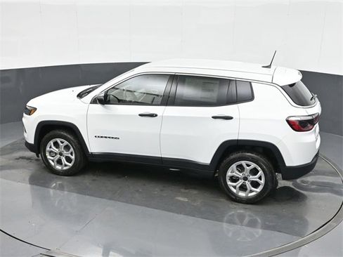 Used 2025 Jeep Compass Sport image 26