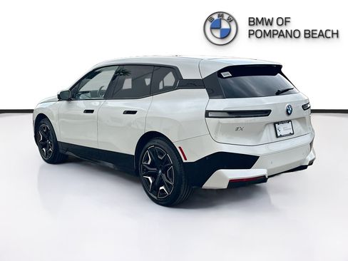 Used 2024 BMW iX xDrive50 w/ Premium Package AWD/4WD image 5