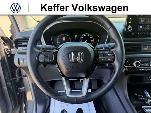 Used 2025 Honda Pilot Touring image 16