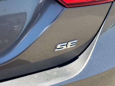 Used 2018 Toyota Camry SE FWD image 9