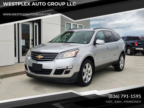 Used 2017 Chevrolet Traverse LT w/ Style and Technology Package FWD image 1