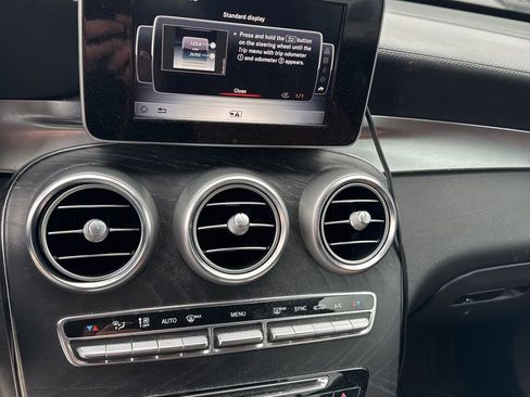 Used 2018 Mercedes-Benz GLC 300 4MATIC image 11