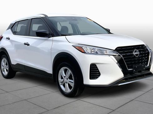 Used 2025 Nissan Kicks Play S image 3