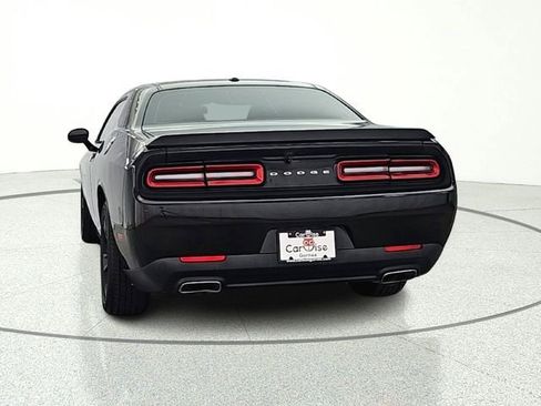 Used 2015 Dodge Challenger SXT RWD image 5