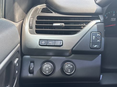 Used 2016 Chevrolet Suburban LTZ AWD/4WD image 32