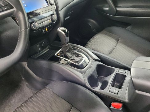 Used 2017 Nissan Rogue SV w/ SV Premium Package FWD image 26