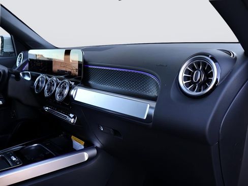 Certified 2025 Mercedes-Benz GLB 250 4MATIC image 11