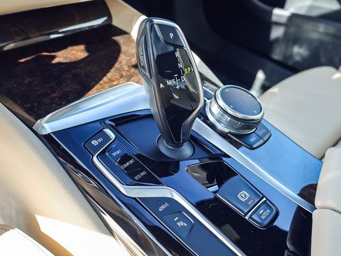 Used 2018 BMW 530e RWD image 12