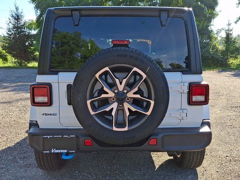 Certified 2024 Jeep Wrangler Unlimited w/ Convenience Group AWD/4WD image 5