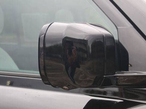 Used 2025 Land Rover Defender 110 V8 image 13