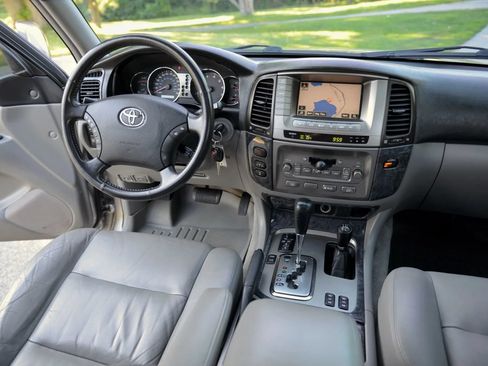 Used 2007 Toyota Land Cruiser AWD/4WD image 74