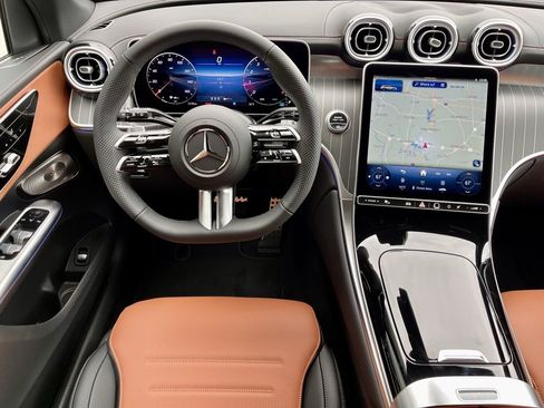 Certified 2025 Mercedes-Benz GLC 300 4MATIC image 16