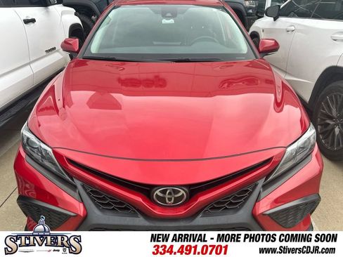 Used 2024 Toyota Camry SE w/ Cold Weather Package FWD image 2