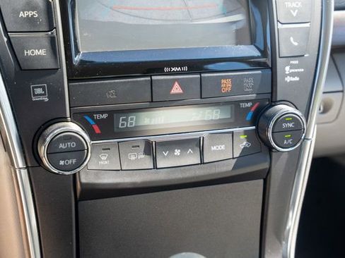 Used 2017 Toyota Camry XLE FWD image 30