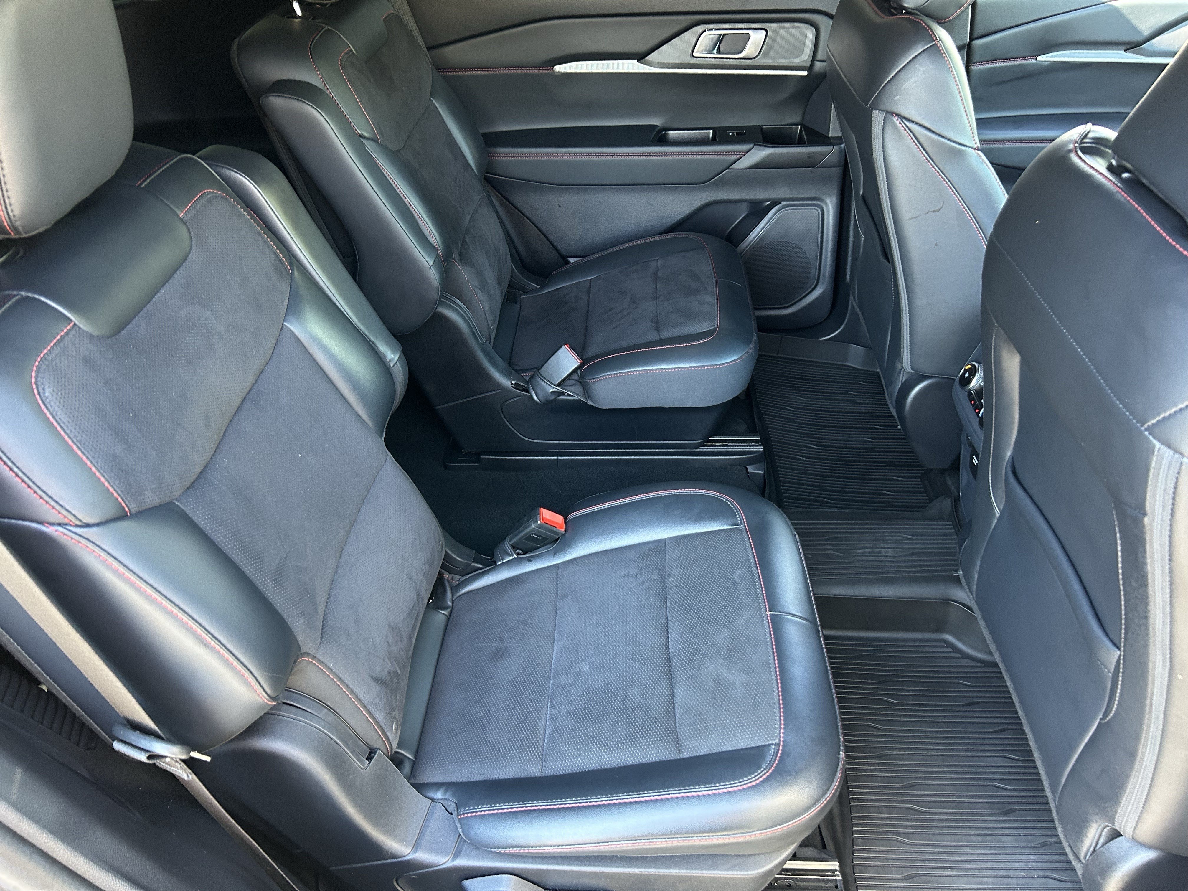 Used 2025 Ford Explorer ST AWD/4WD image 11