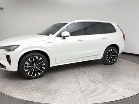 Certified 2025 Volvo XC90 T8 Ultra w/ Lounge Package image 6