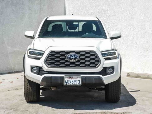 Used 2023 Toyota Tacoma TRD Off-Road w/ Technology Package RWD image 2
