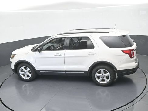 Used 2018 Ford Explorer XLT w/ Equipment Group 202A FWD image 51