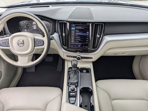 Used 2021 Volvo XC60 T5 Momentum image 14