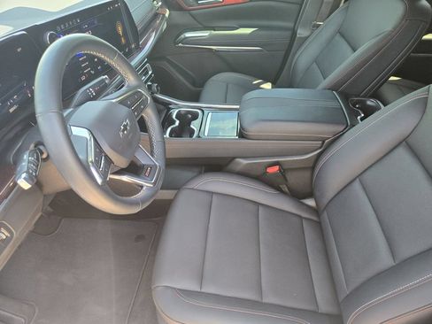 Used 2025 Chevrolet Traverse Z71 AWD/4WD image 18