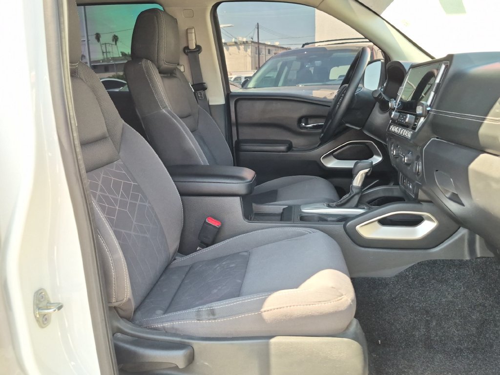 Certified 2025 Nissan Frontier SV RWD image 30