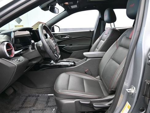 Used 2024 Chevrolet Trax RS w/ Sunroof Package image 12