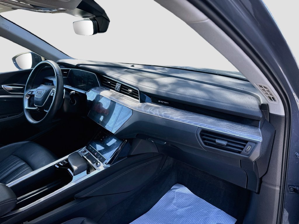 Used 2024 Audi Q8 e-tron Premium AWD/4WD image 31