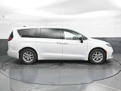 Used 2024 Chrysler Pacifica Touring-L