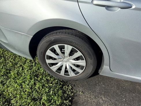 Used 2020 Toyota Camry LE image 6