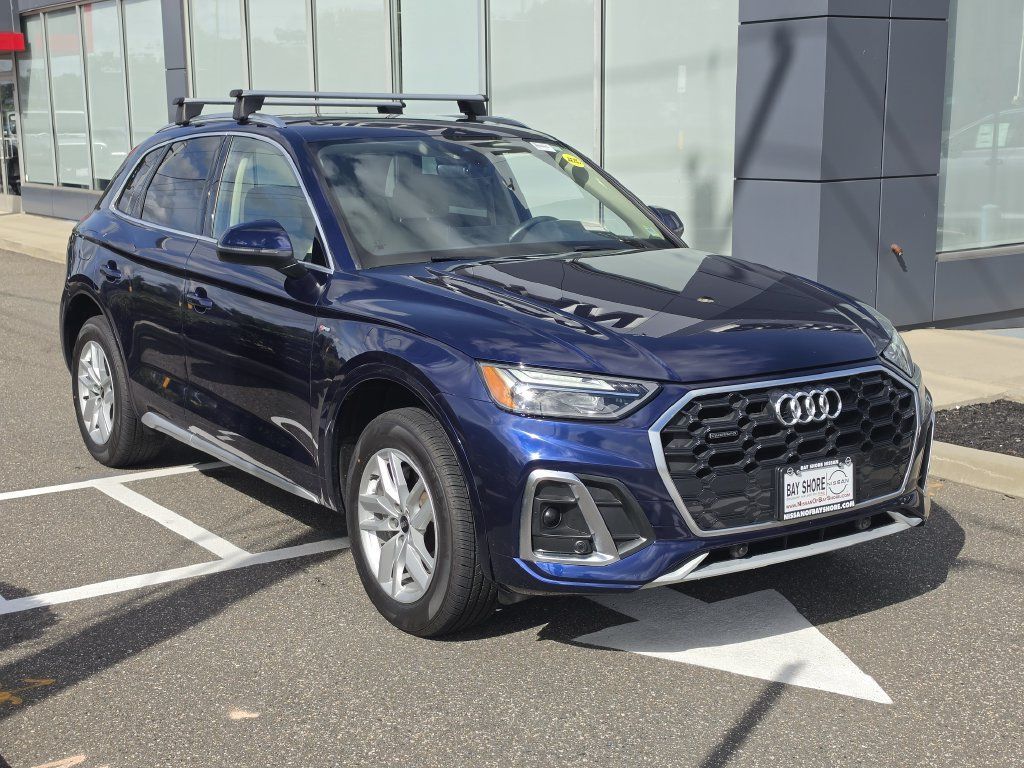 Used 2023 Audi Q5 2.0T Premium w/ Convenience Package AWD/4WD image 3