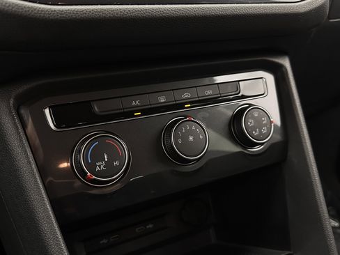 Used 2020 Volkswagen Tiguan S image 14