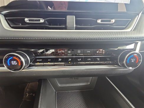 Used 2026 Chevrolet Equinox LT w/ Convenience Package II image 18