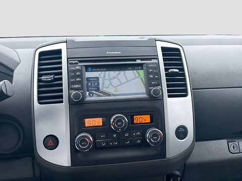 Used 2020 Nissan Frontier PRO-4X image 16